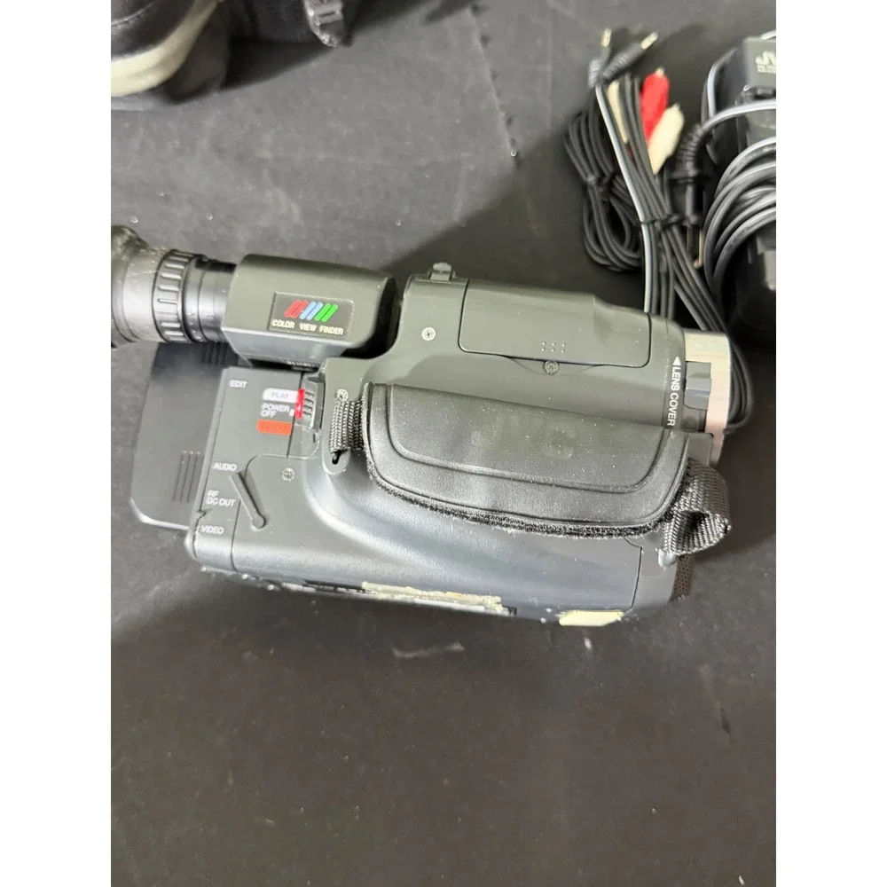 JVC Compact VHS Camcorder GR-AX74U Black Good 12x Zoom Bundle Ambico Bag Tape